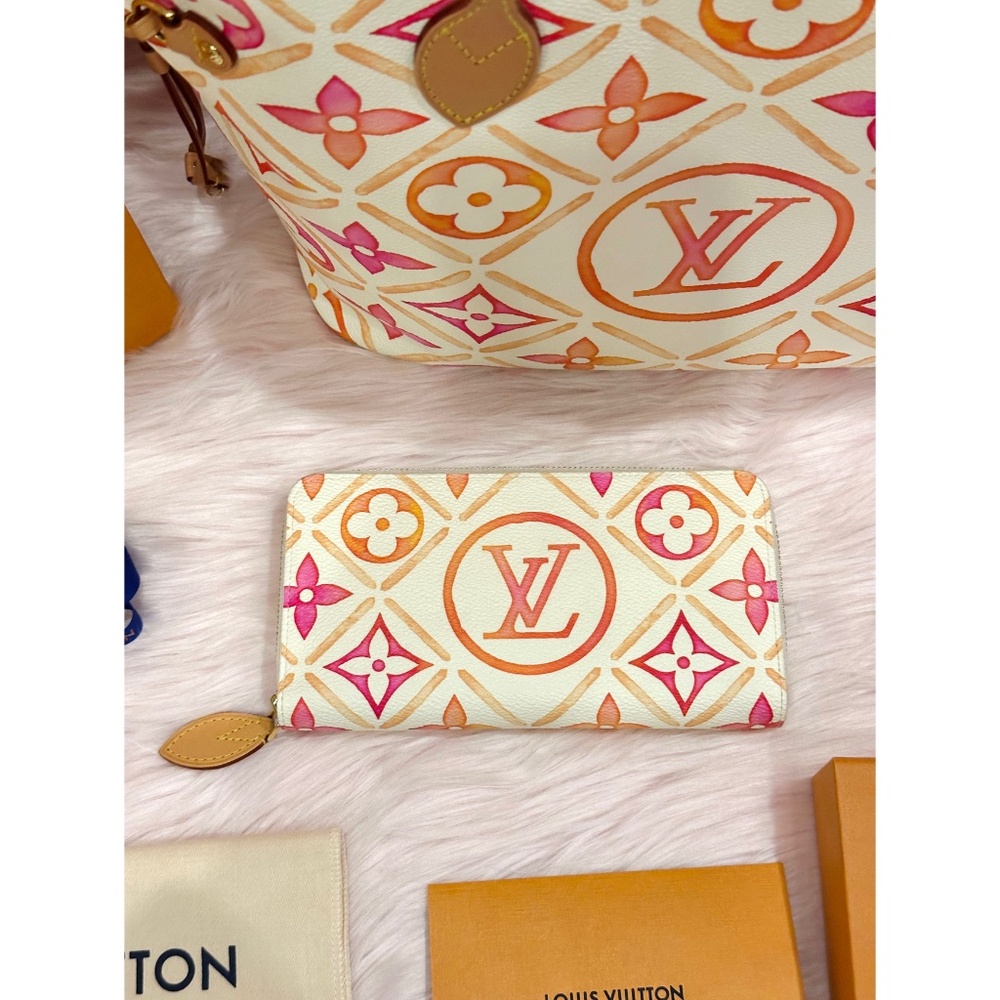 ***SOLD***🧡🤍🩷Louis Vuitton By The Pool Coral🩷🤍🧡 - Picture 11 of 16